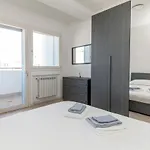Apartment 12° Piano Torre Diamante - 67 *