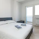 Apartment 12° Piano Torre Diamante - 67 *