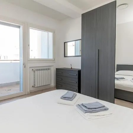 Appartement 12° Piano Torre Diamante - 67 *