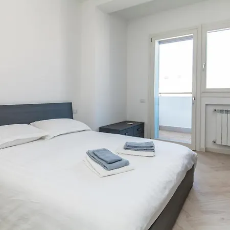 Appartement 12° Piano Torre Diamante - 67 *