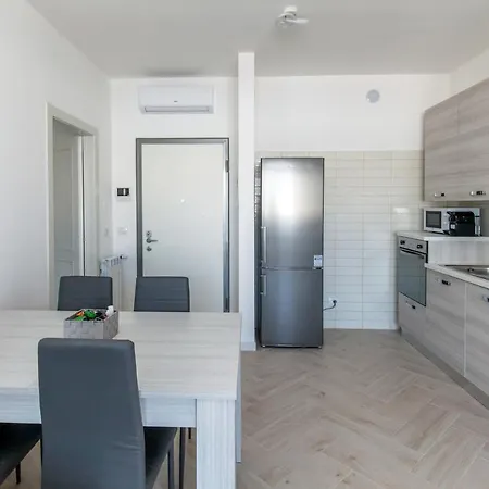 Appartement 12° Piano Torre Diamante - 67